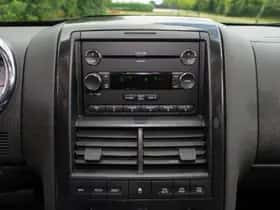 Ford Explorer (2010) thumbnail 24