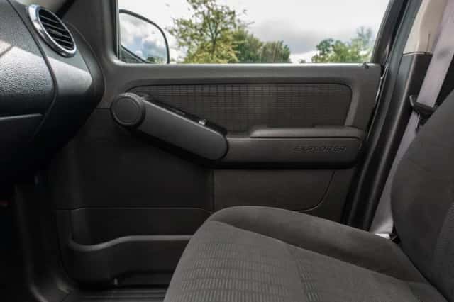 Ford Explorer (2010) thumbnail 26