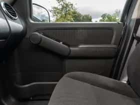Ford Explorer (2010) thumbnail 26