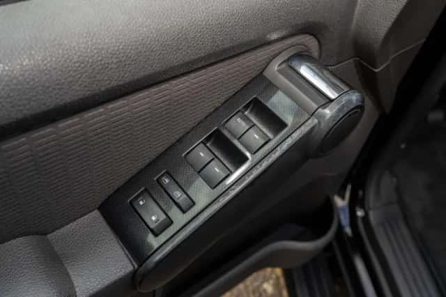 Ford Explorer (2010) thumbnail 27