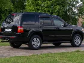Ford Explorer (2010) thumbnail 4