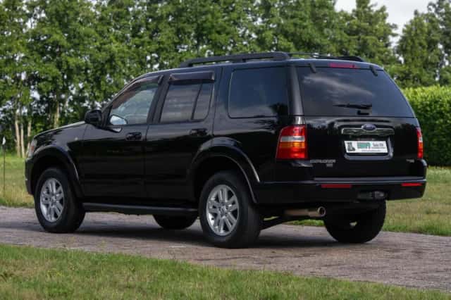 Ford Explorer (2010) thumbnail 5