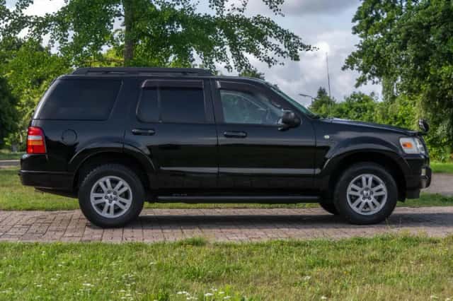 Ford Explorer (2010) thumbnail 6