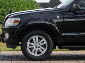 Ford Explorer (2010) thumbnail 7