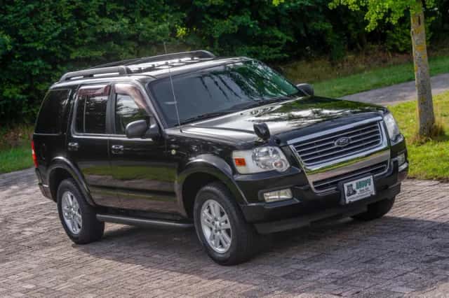 Ford Explorer (2010) thumbnail 8
