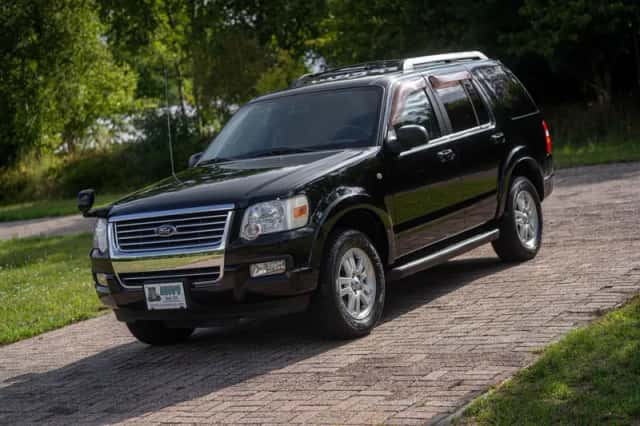 Ford Explorer (2010) thumbnail 9