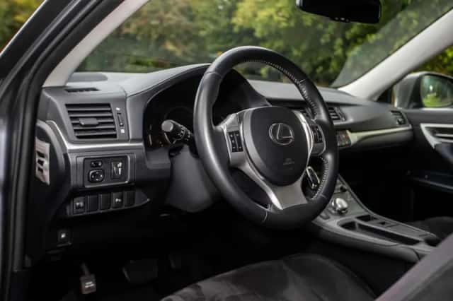 Lexus CT (2012) thumbnail 12