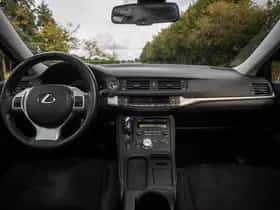 Lexus CT (2012) thumbnail 16