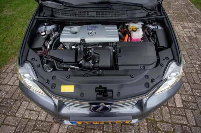 Lexus CT (2012) thumbnail 23