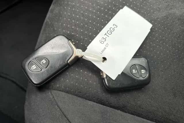 Lexus CT (2012) thumbnail 25