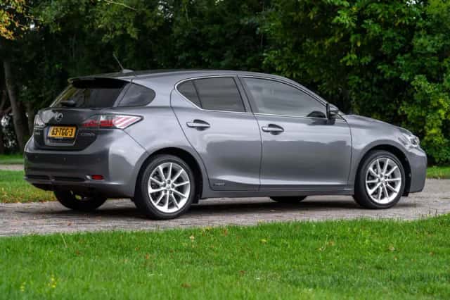 Lexus CT (2012) thumbnail 4