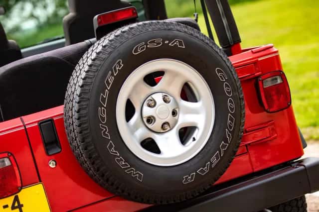 Jeep Wrangler (2004) thumbnail 13