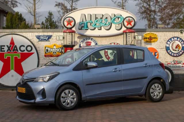 Toyota Yaris (2015) thumbnail 1