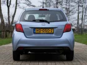Toyota Yaris (2015) thumbnail 11