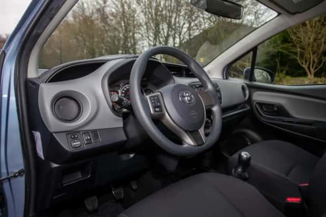 Toyota Yaris (2015) thumbnail 13