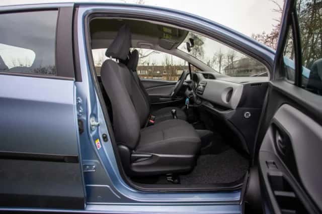 Toyota Yaris (2015) thumbnail 14
