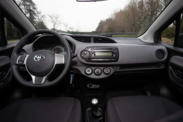 Toyota Yaris (2015) thumbnail 16