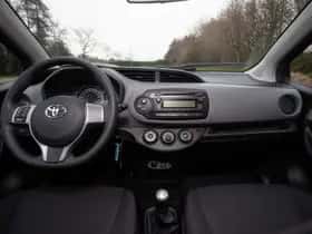 Toyota Yaris (2015) thumbnail 16