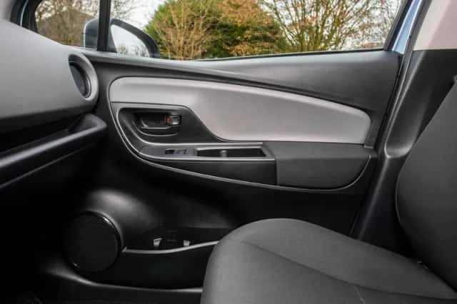 Toyota Yaris (2015) thumbnail 19