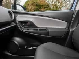 Toyota Yaris (2015) thumbnail 19