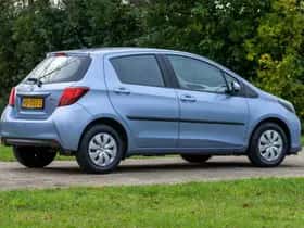 Toyota Yaris (2015) thumbnail 4