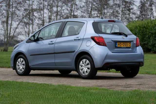 Toyota Yaris (2015) thumbnail 5