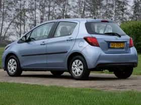 Toyota Yaris (2015) thumbnail 5