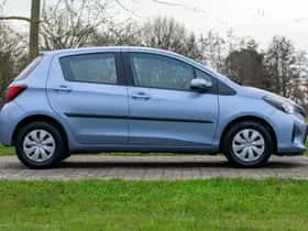 Toyota Yaris (2015) thumbnail 9