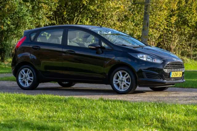 Ford Fiesta (2015) thumbnail 2