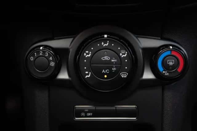 Ford Fiesta (2015) thumbnail 16