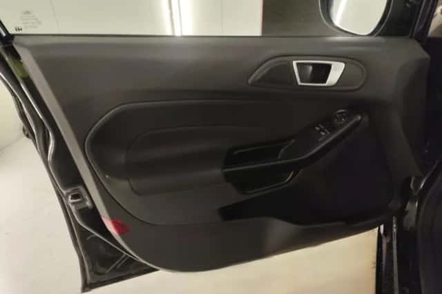 Ford Fiesta (2015) thumbnail 14