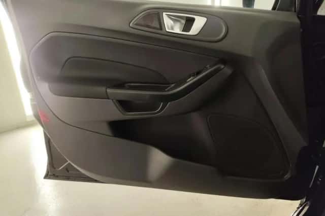 Ford Fiesta (2015) thumbnail 15