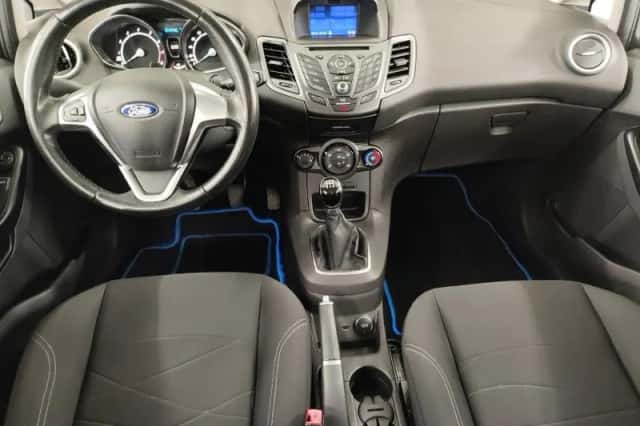 Ford Fiesta (2015) thumbnail 8