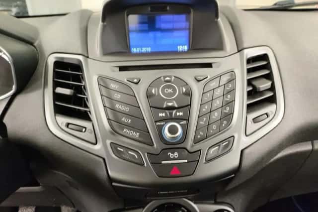Ford Fiesta (2015) thumbnail 10