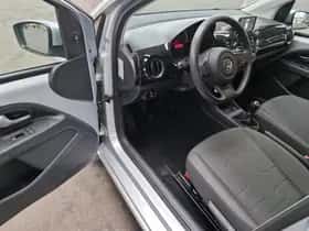 Volkswagen Up! (2012) thumbnail 5