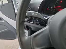 Volkswagen Up! (2012) thumbnail 8
