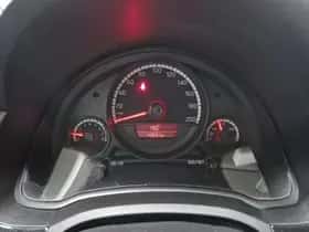 Volkswagen Up! (2012) thumbnail 9