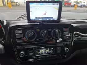Volkswagen Up! (2012) thumbnail 10