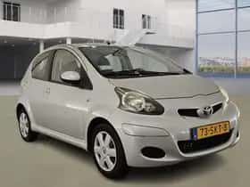 Toyota Aygo (2011) thumbnail 2