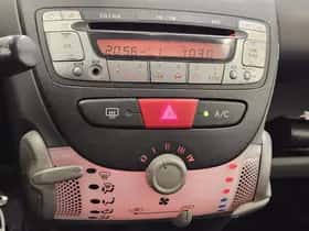 Toyota Aygo (2011) thumbnail 11