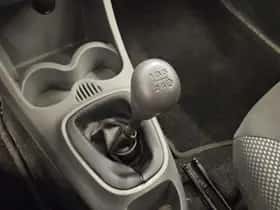 Toyota Aygo (2011) thumbnail 10