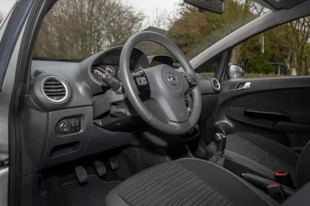 Opel Corsa (2014) thumbnail 15