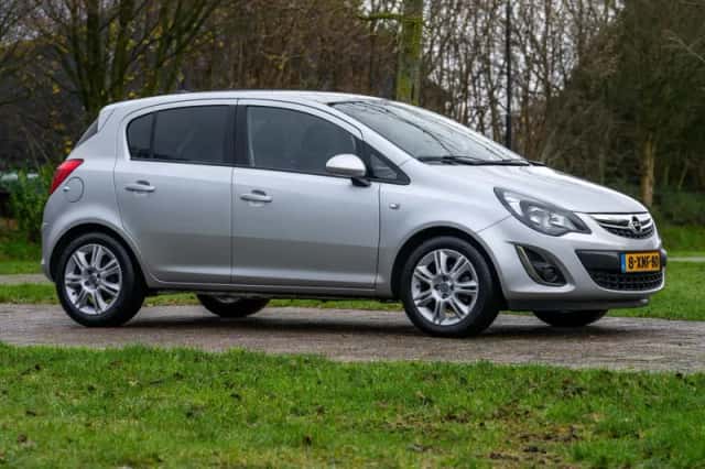 Opel Corsa (2014) thumbnail 3