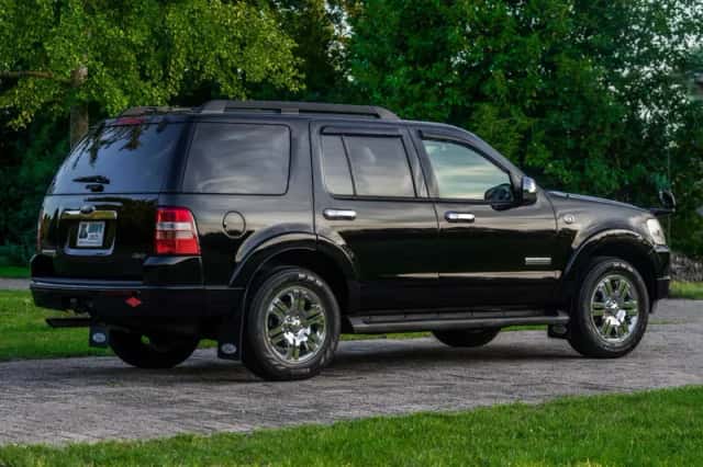 Ford Explorer (2008) thumbnail 4