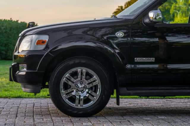 Ford Explorer (2008) thumbnail 10