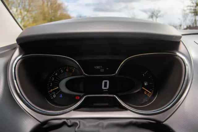 Renault Captur (2013) thumbnail 15