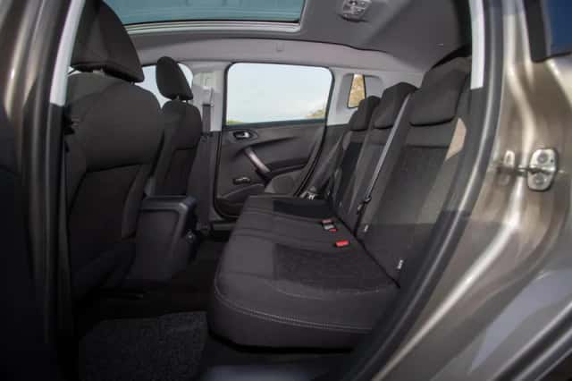 Peugeot 2008 (2016) thumbnail 13