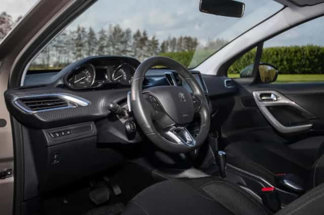 Peugeot 2008 (2016) thumbnail 15