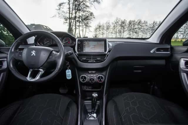 Peugeot 2008 (2016) thumbnail 16