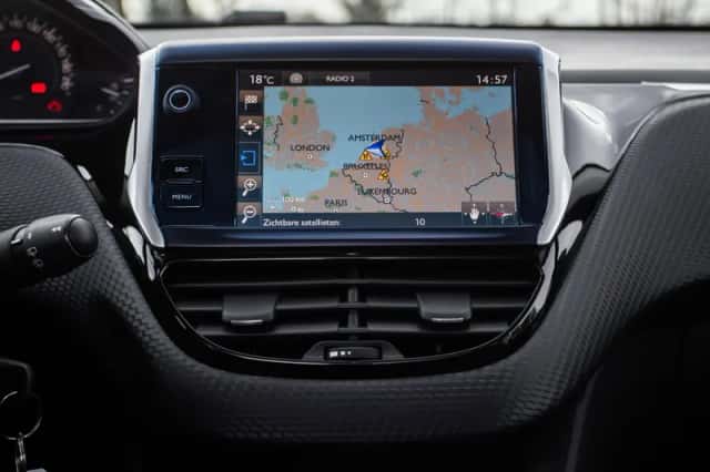 Peugeot 2008 (2016) thumbnail 18